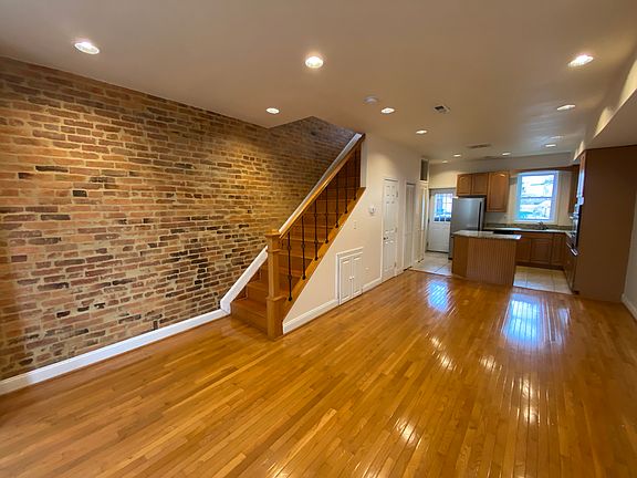 3rd image of 1122 K St NE