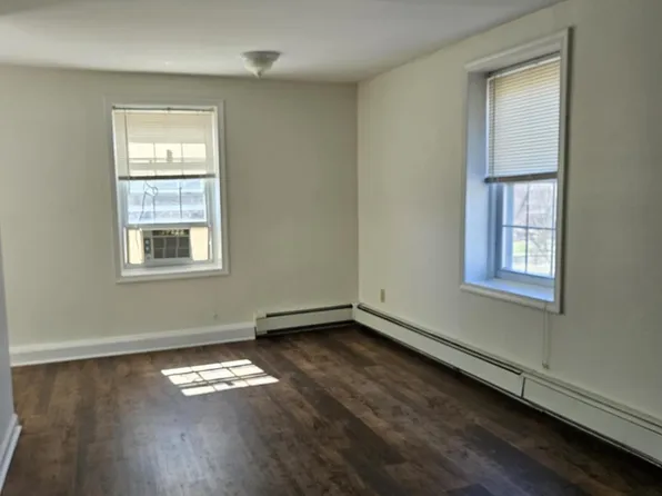 181 Park Ave APT 6, Chalfont, PA 18914