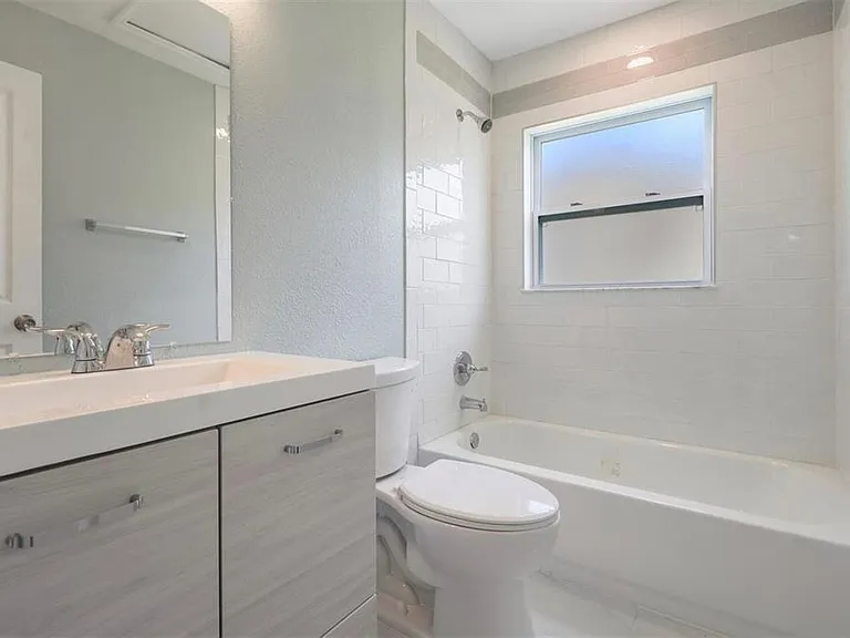 1184 Woodman Way — Photo 9