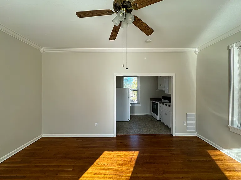 308 Thompson St #B — Photo 5