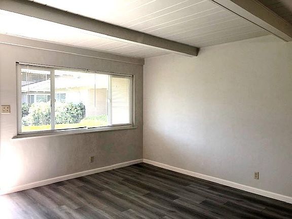 5th image of 980 Alice Ln #2