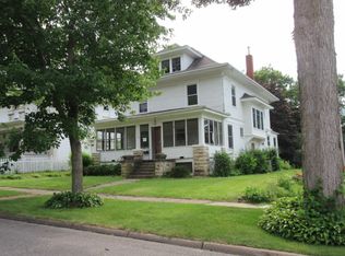 112 S Booth St, Anamosa, IA 52205