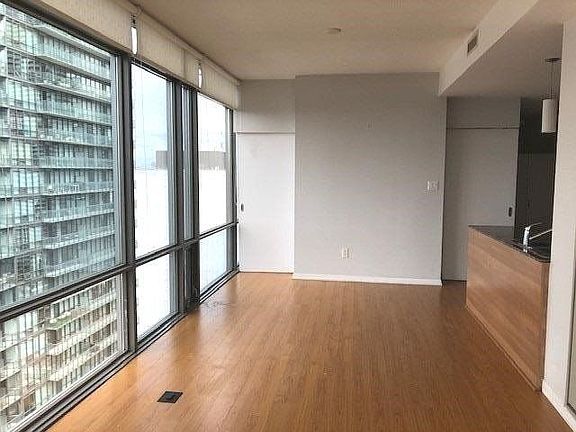5th image of 38 Grenville St #3503