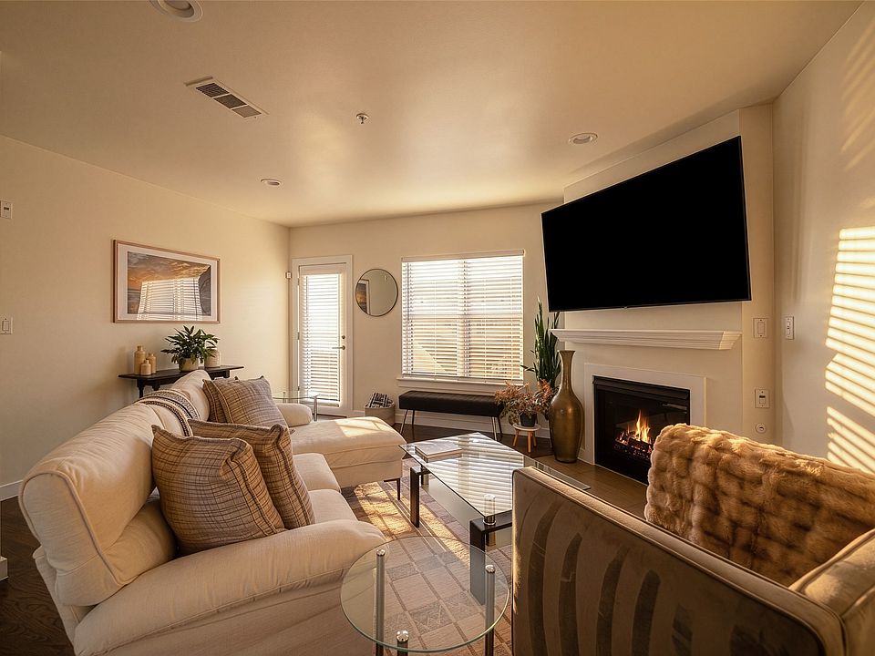 1st image of 3922 Gilbert Ave APT 214