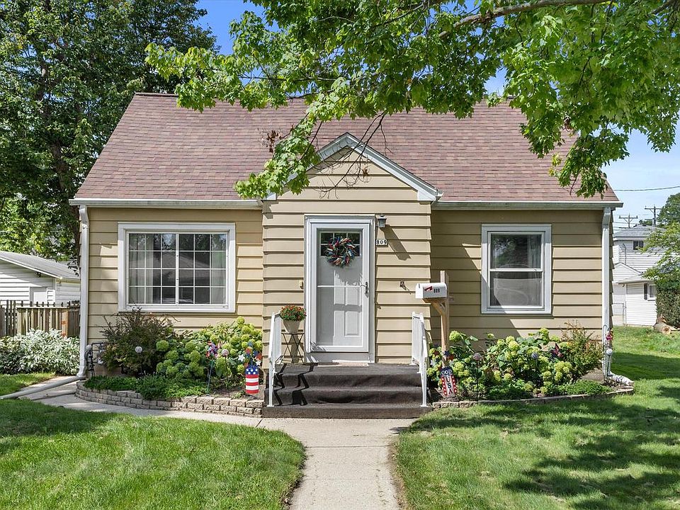1st image of 809 S 113th STREET