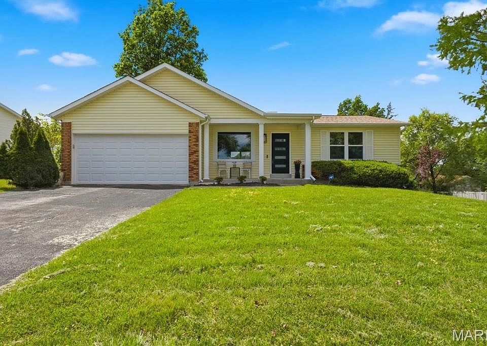 1st image of 34 Amberly Dr