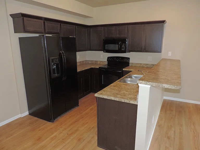 425 Cambria Dr — Photo 8