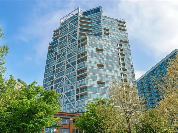510 W Erie St APT 1801, Chicago, IL 60610