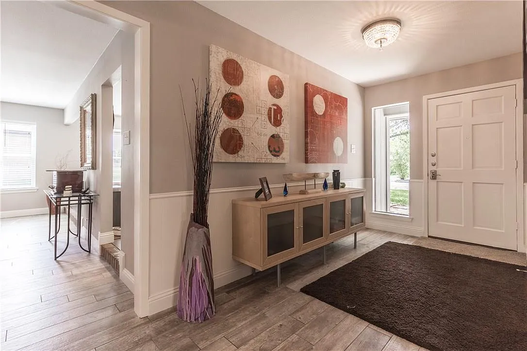 4 bed, 2127 sqft, $2,650 — Photo 2