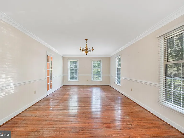 629 Lancaster St — Photo 23