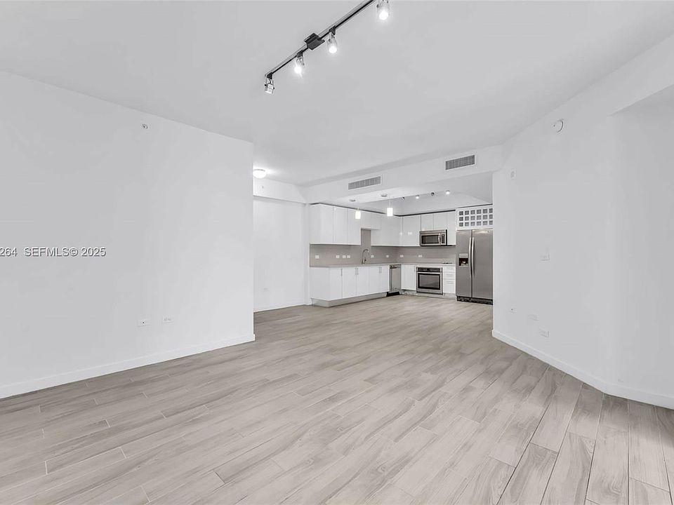 1st image of 999 SW 1st Ave #28