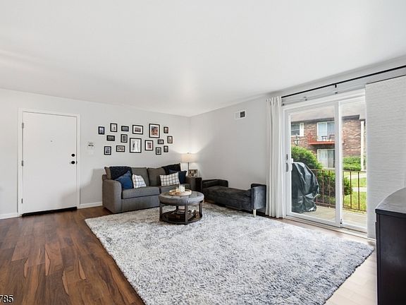 4th image of 315 Ringwood Ave