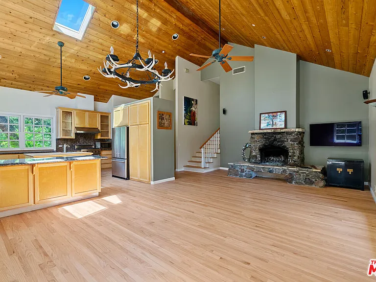 20912 Fontaine Rd — Photo 6