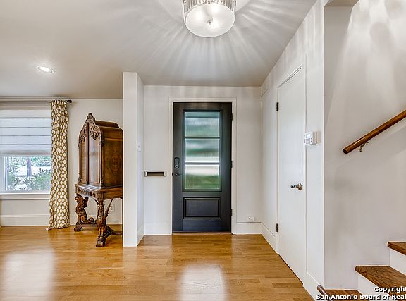 4th image of 208 Wyanoke Dr