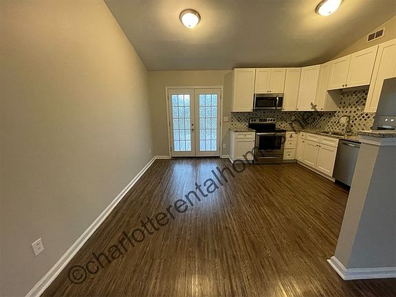5th image of 6425 Woodthrush Dr