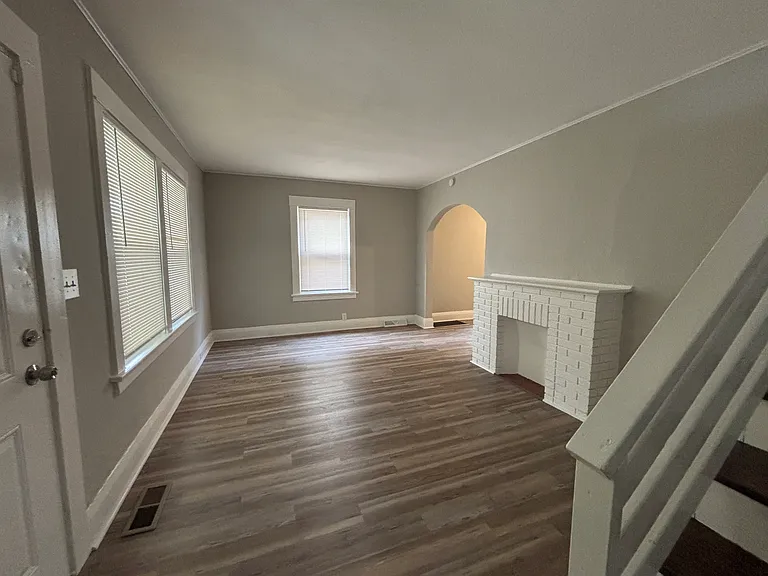 3524 Leybourn Ave — Photo 2