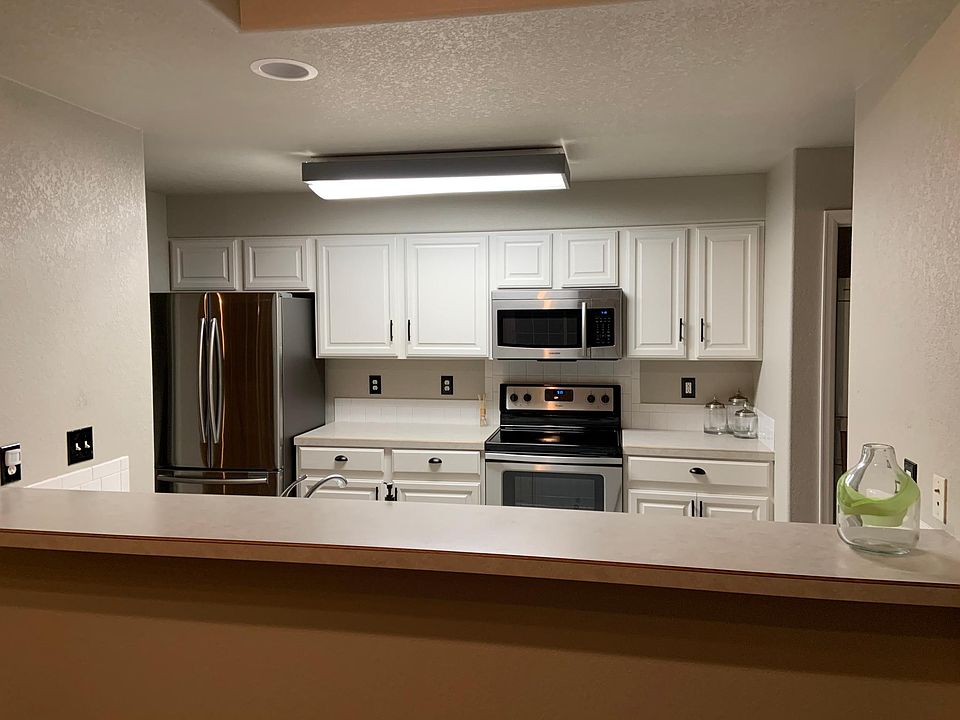 2nd image of 5151 Boardwalk Dr Unit J2
