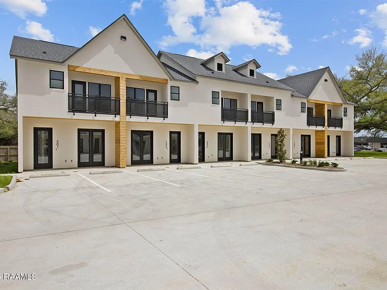 1510 Kaliste Saloom Rd #201 — Photo 1