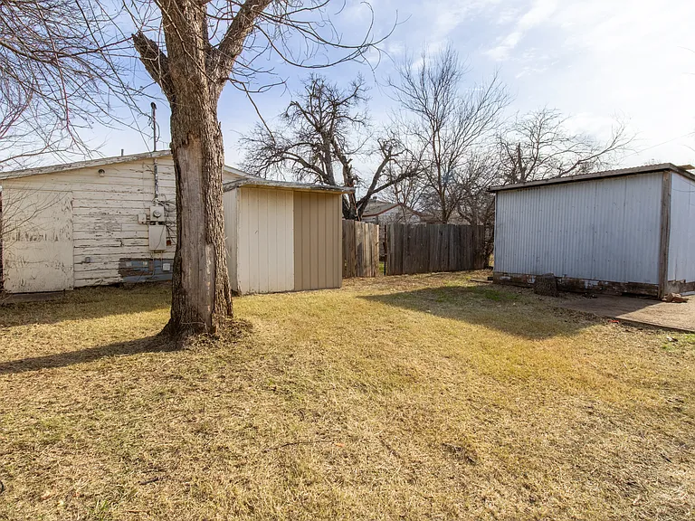 2202 Monroe St — Photo 14