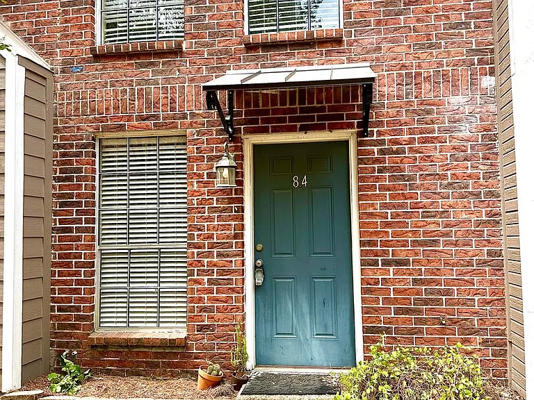 84 Higgins Ct — Photo 2