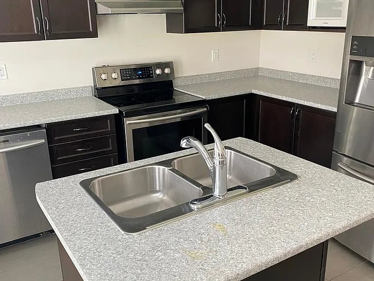 89 Preston Meadow Ave — Photo 4