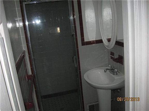 3rd image of 146 E Fariston Dr