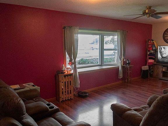 5th image of 104 Colfax St