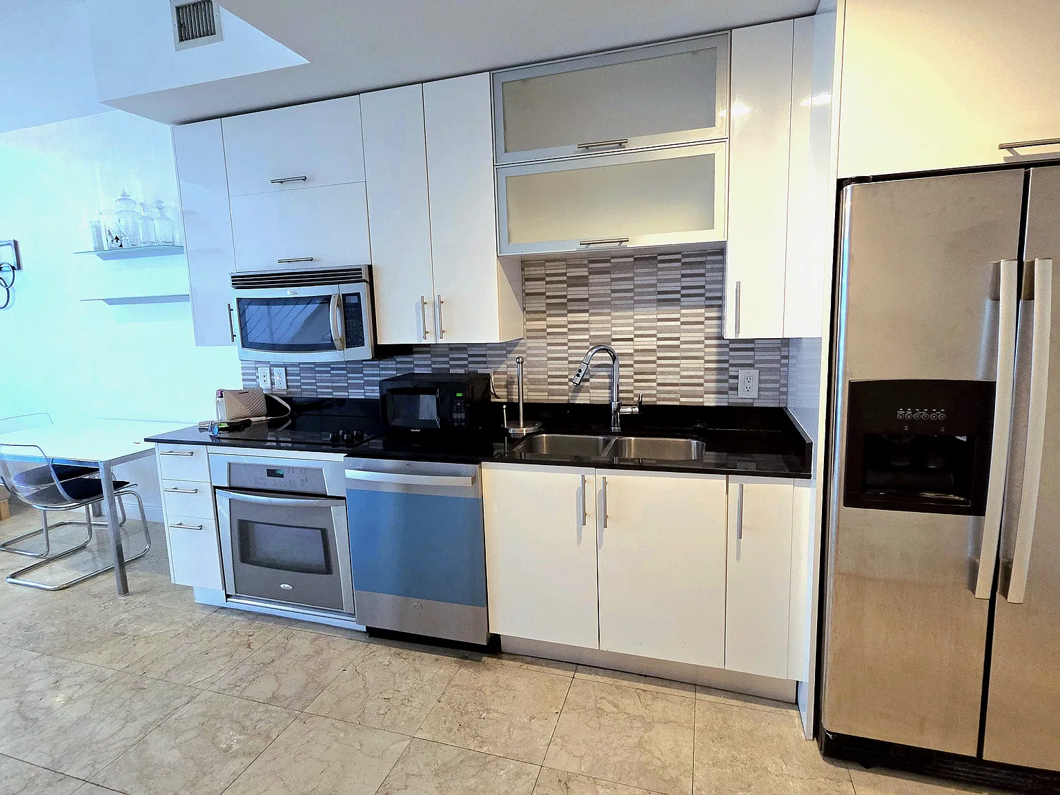 1 bed, 1.5 bath, 785 sqft, $3,000 — Photo 1