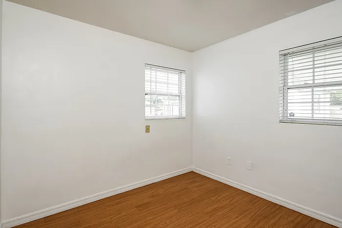 415 California Ave — Photo 13