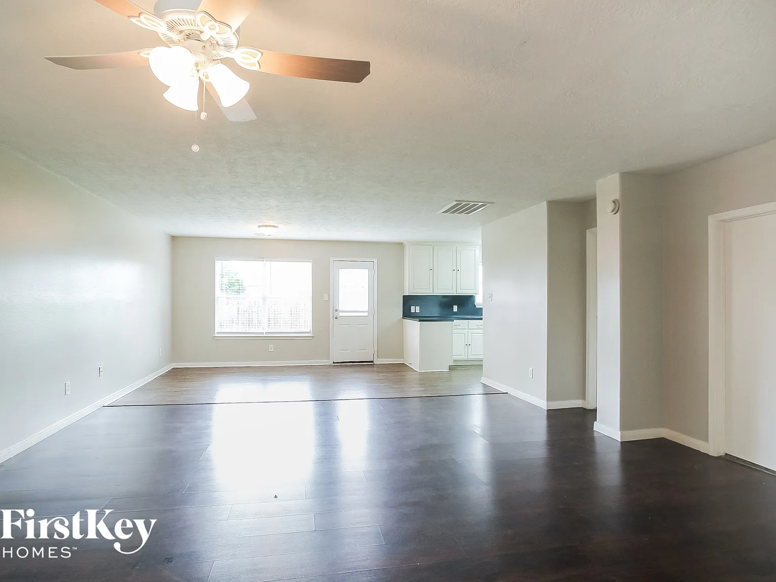 4 bed, 2.5 bath, 2268 sqft, $2,325 — Photo 3