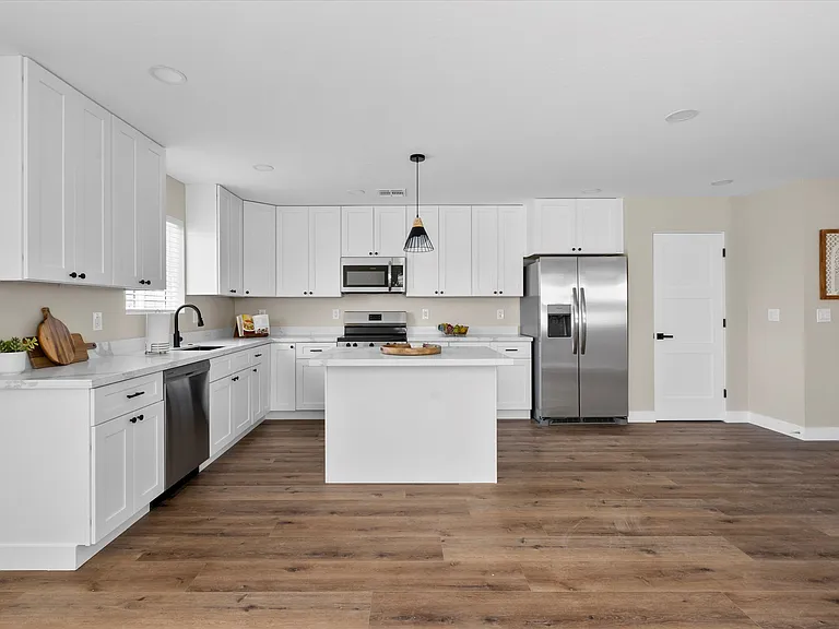 2551 E Broadway Rd — Photo 8