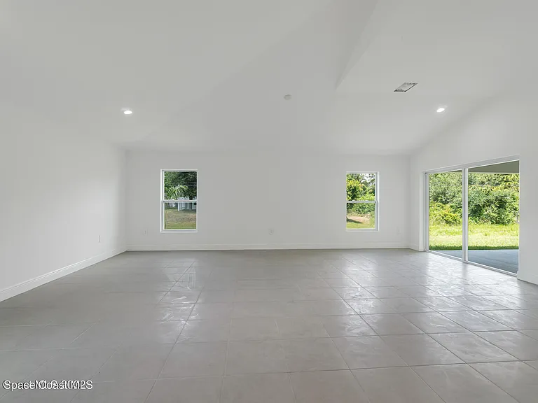2310 Madrid Ave SE — Photo 3