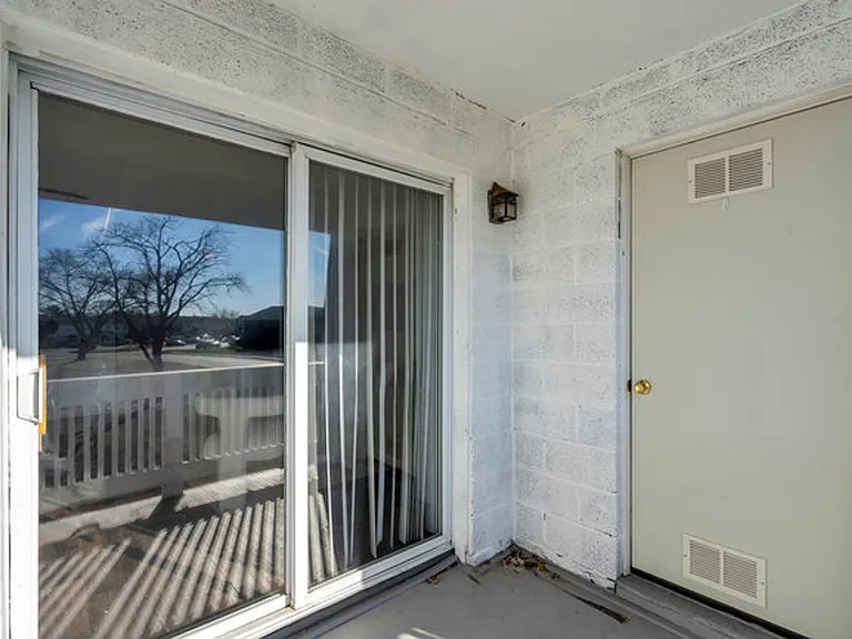 Chateau Apartments — Photo 57
