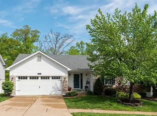 33 Copper Mountain Ct, Fenton, MO 63026