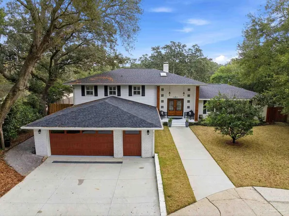 2 Highpoint Dr, Gulf Breeze, FL 32561