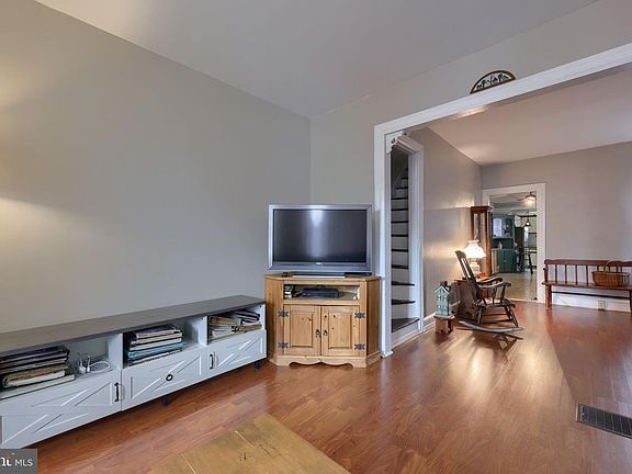 5th image of 314 Perry St
