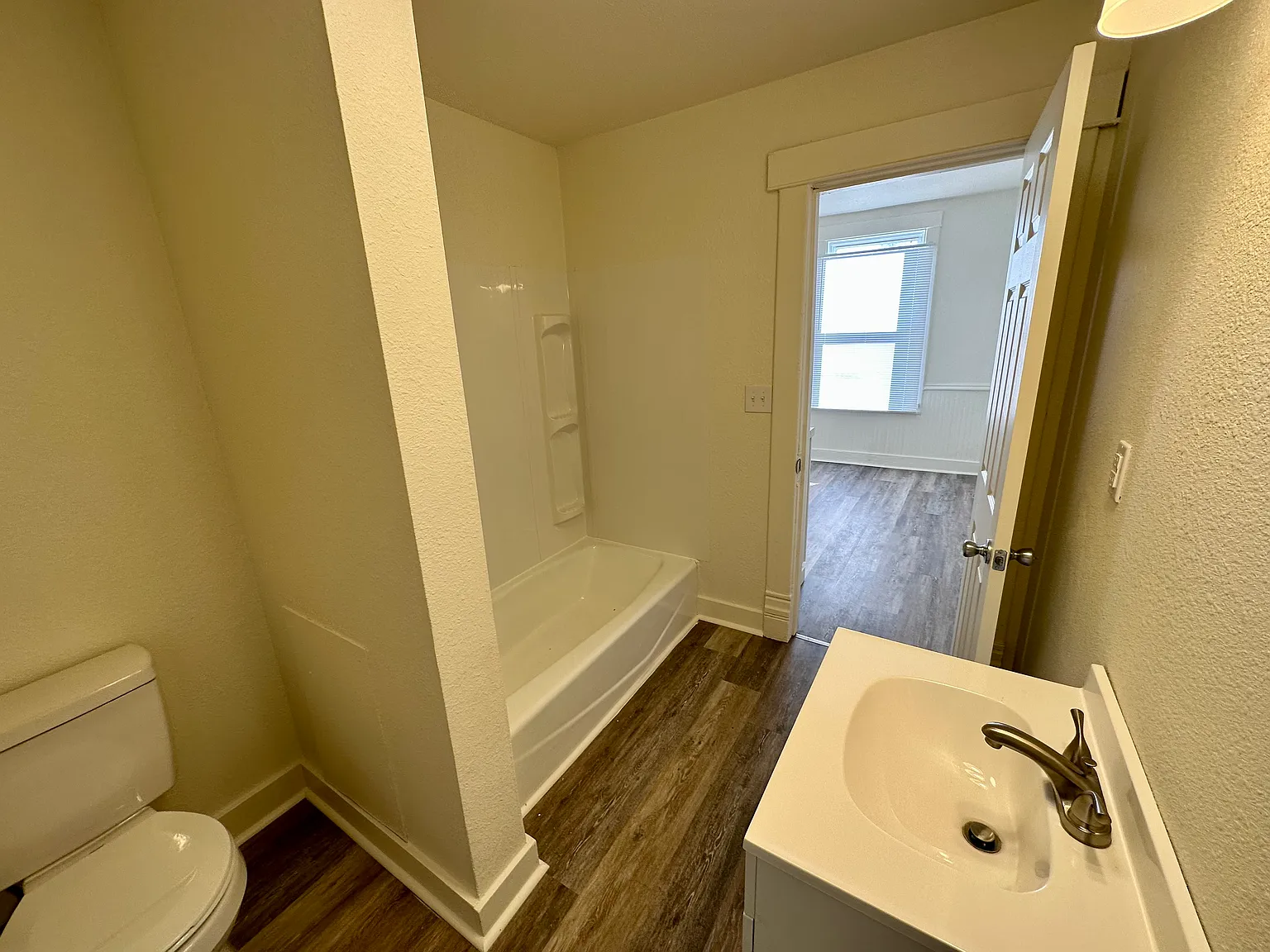 3 bed, 1100 sqft, $1,050 — Photo 3