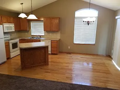 6232 E Oxford St — Photo 3