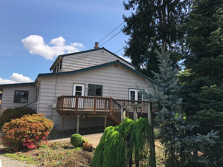 700 20th Ave W — Photo 1