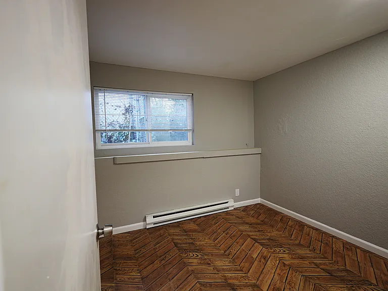 5018 11th Ave NE #D — Photo 8