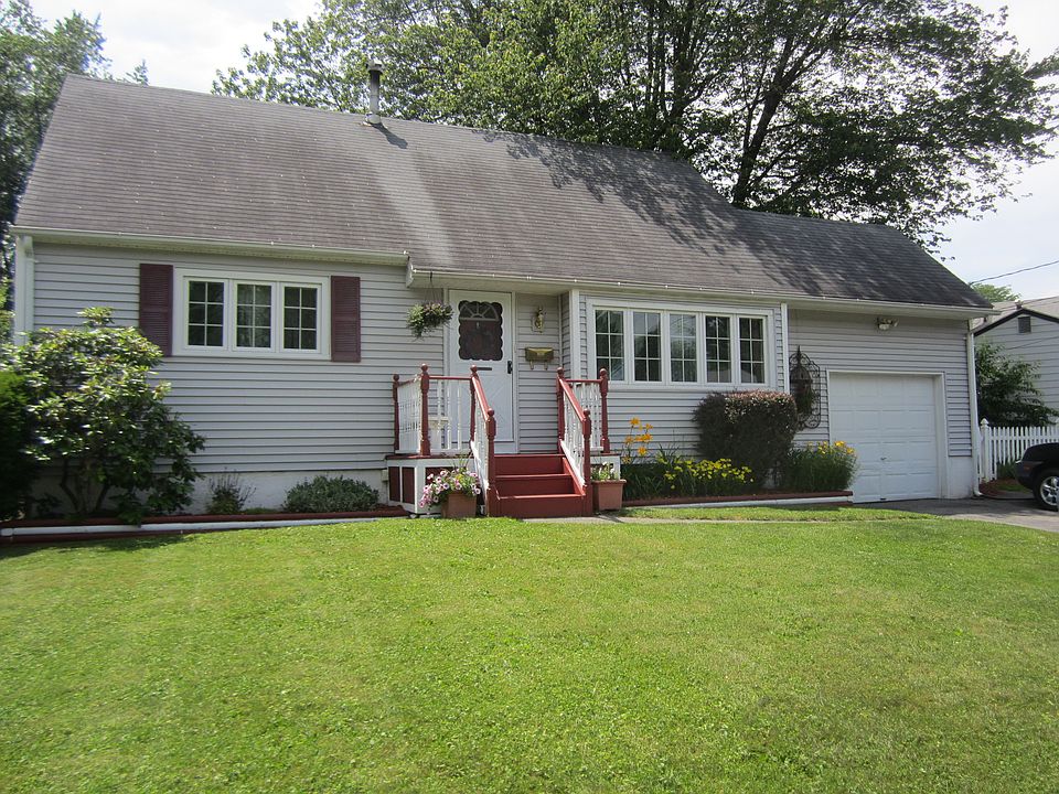 Cape style home 4 bedrooms