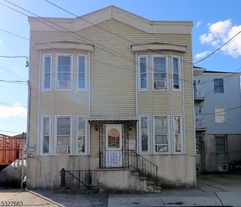 698 Market St, Newark, NJ, 07105