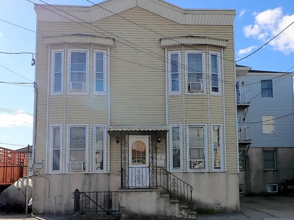 698 Market St, Newark City, NJ 07105
