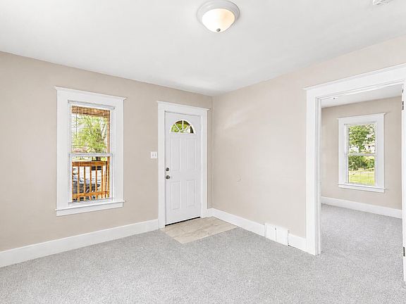 2nd image of 186 W Rundell St