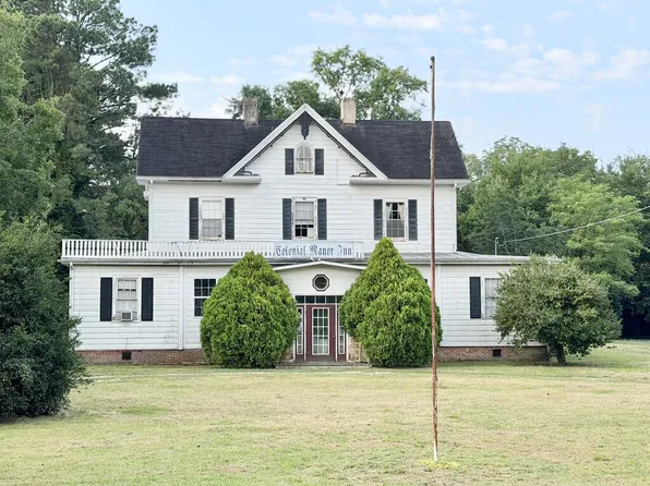 84 Market St, Onancock, VA 23417