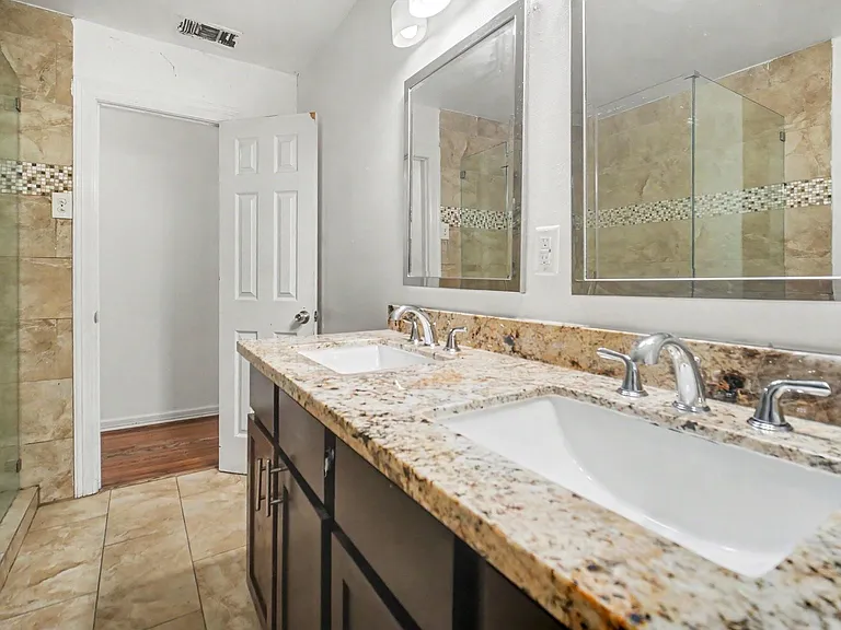 2121 Hickory Ln — Photo 9