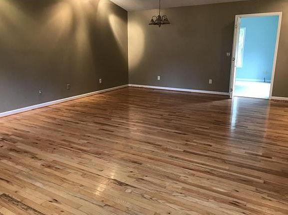 4th image of 5031 Lake Forest Dr