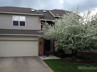 4810 Carrington Dr, Rochester, MI 48306