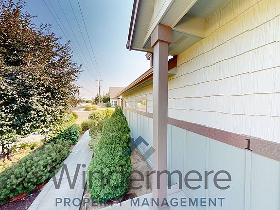 3rd image of 808 NE Bunky Ln #1