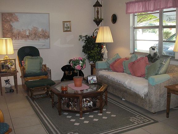 2nd image of 1606 Sylvan Cir